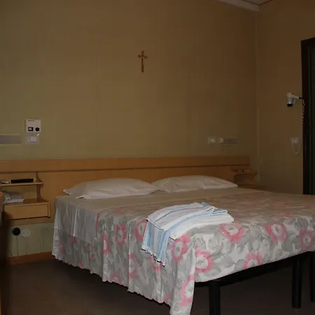 Pierina 3* كاستروكارو تيرمي